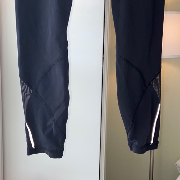 Lululemon Gait Keeper 7/8 Tight 25" in Black - Picture 5 of 12